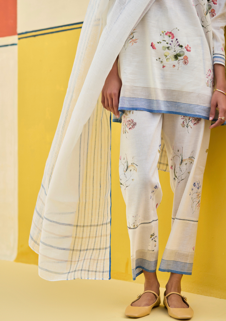 Mana-Stripe-Linen-Dupatta-Ivory-A.png