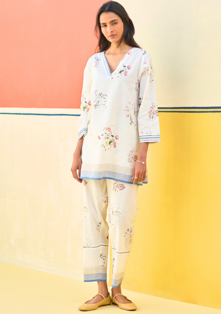 Raha-Floral-Kurta-Ivory-A_78ecbb89-cf4f-4735-8dfe-9c839064f752.png