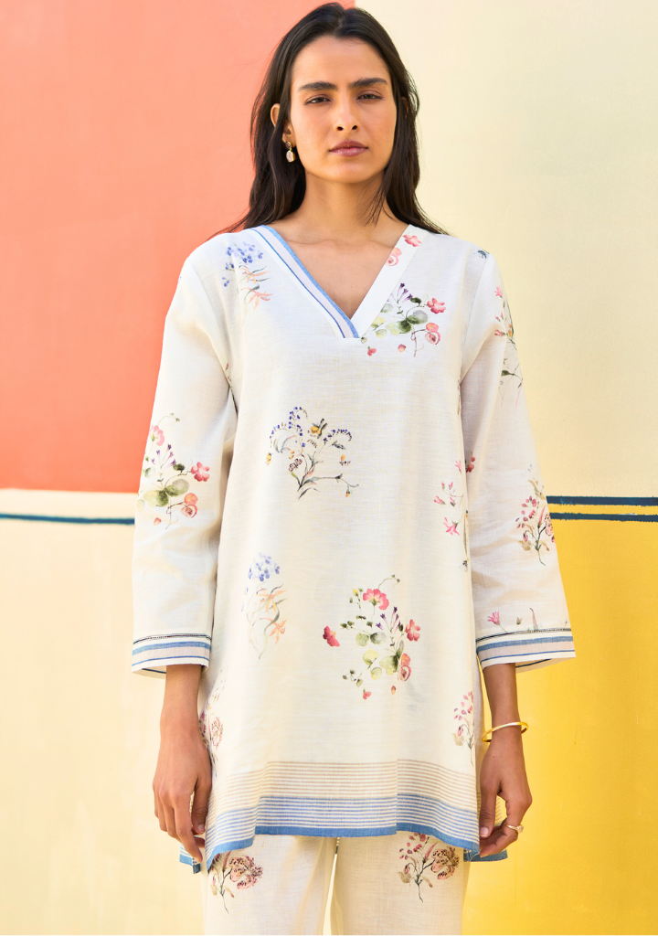 Raha-Floral-Kurta-Ivory-C_c4318f13-d0ee-498a-b8ff-a0e372886b79.png